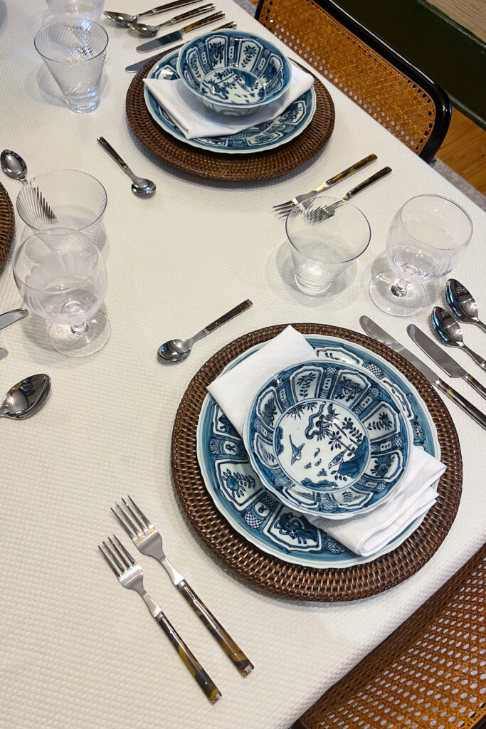 5 Blue and White Tablescape Ideas - The Stripe