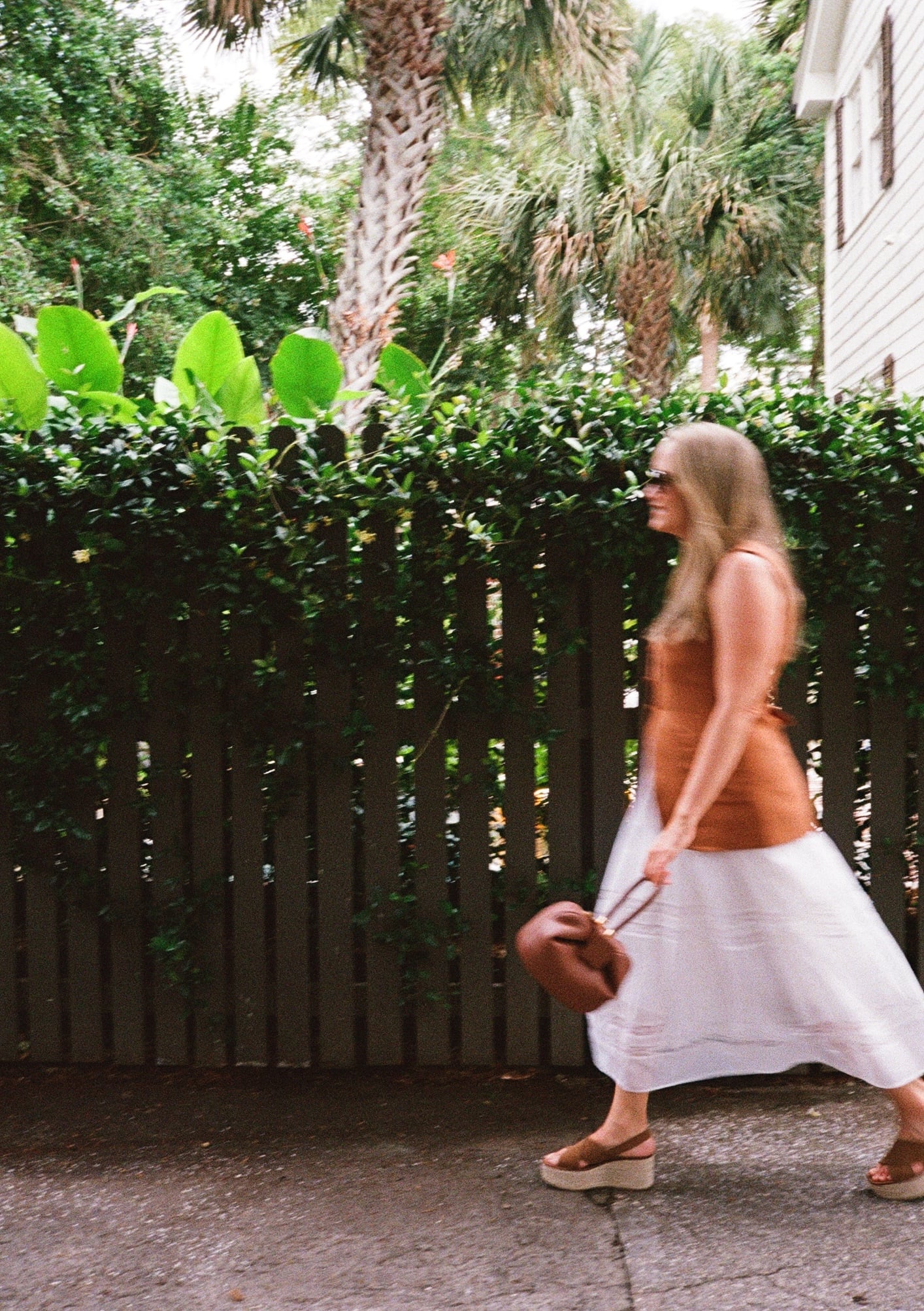 5 Outfits to Wear with Maxi Skirts: Flowy and Fabulous - The Stripe 5 Outfits to Wear with Maxi Skirts: Flowy and Fabulous - The Stripe
