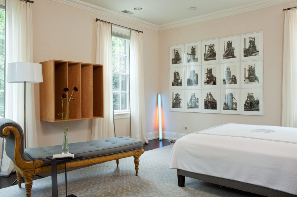 minimal modern gallery wall